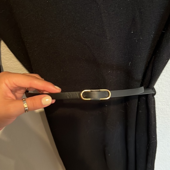 Black knitted dress with belt - Picture 2 of 2